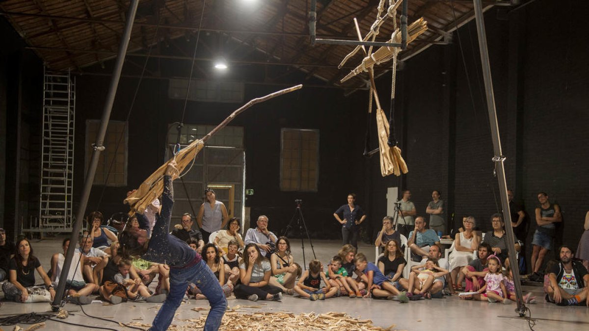 Júlia Farrero presentarà a l’Escorxador ‘Teia’, un muntatge inspirat en les falles del Pirineu.