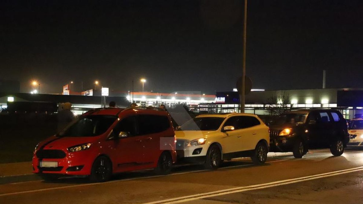 Ferit un conductor al quedar-li atrapada la mà en una col·lisió a Lleida