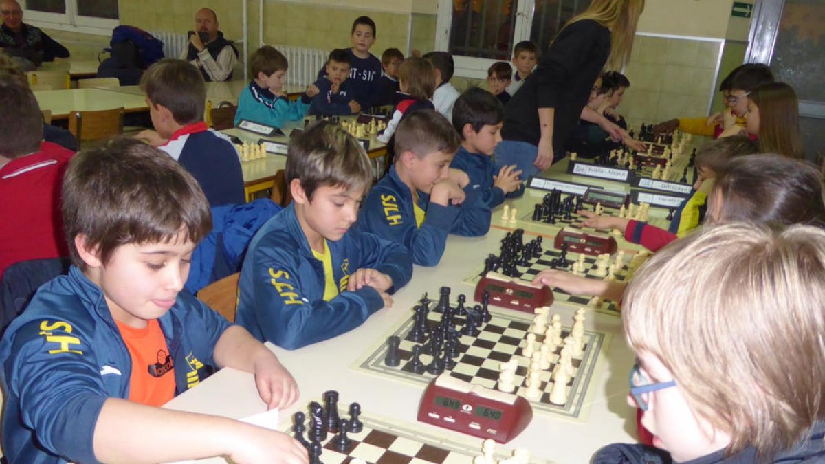 Un centenar de jugadores en la apertura de la Lliga Escolar