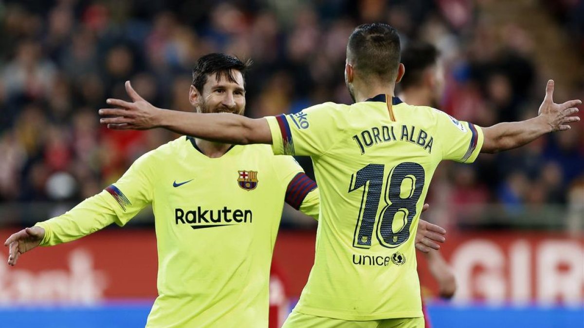 Messi celebra amb Jordi Alba el gol que va marcar al Girona.
