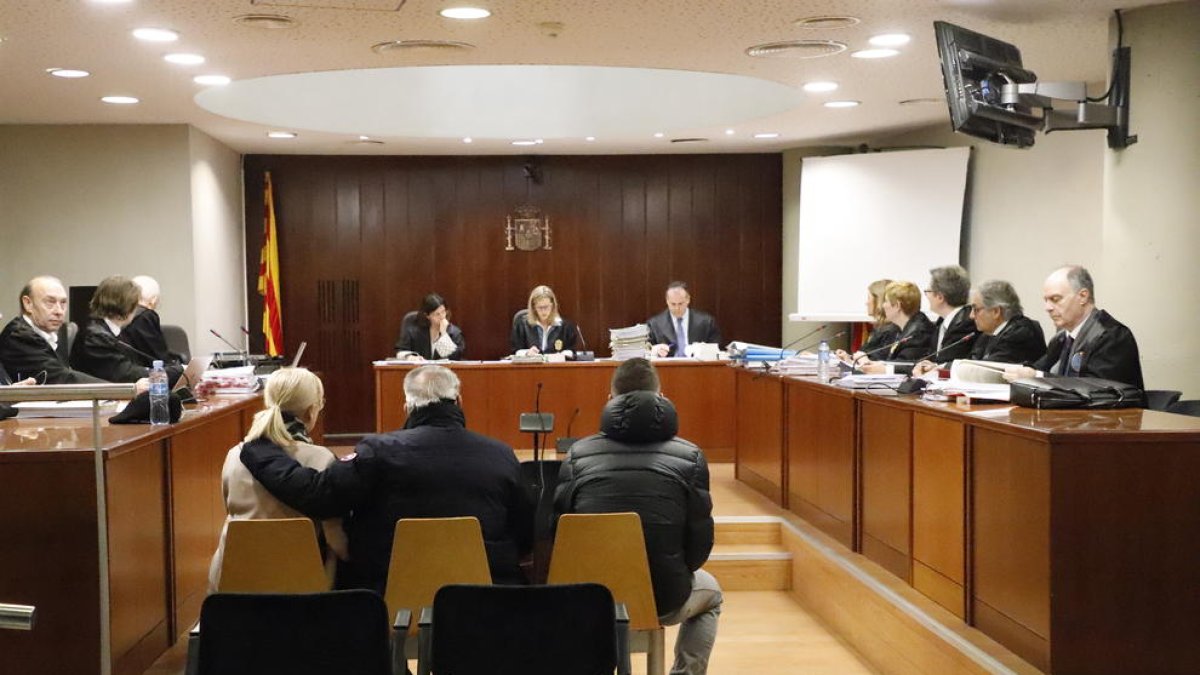 Imagen de los acusados en el banquillo de la Audiencia.