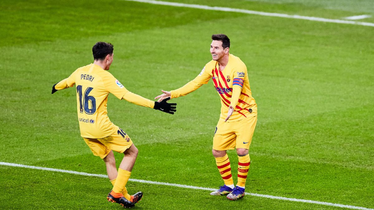 Messi y Pedri, los protagonistas del partido de ayer, festejan efusivamente el tanto del argentino que ponía en ventaja al Barça.