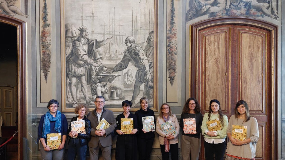 Responsables de museus de la Xarxa Territorial catalana van presentar ahir els llibres a Barcelona.