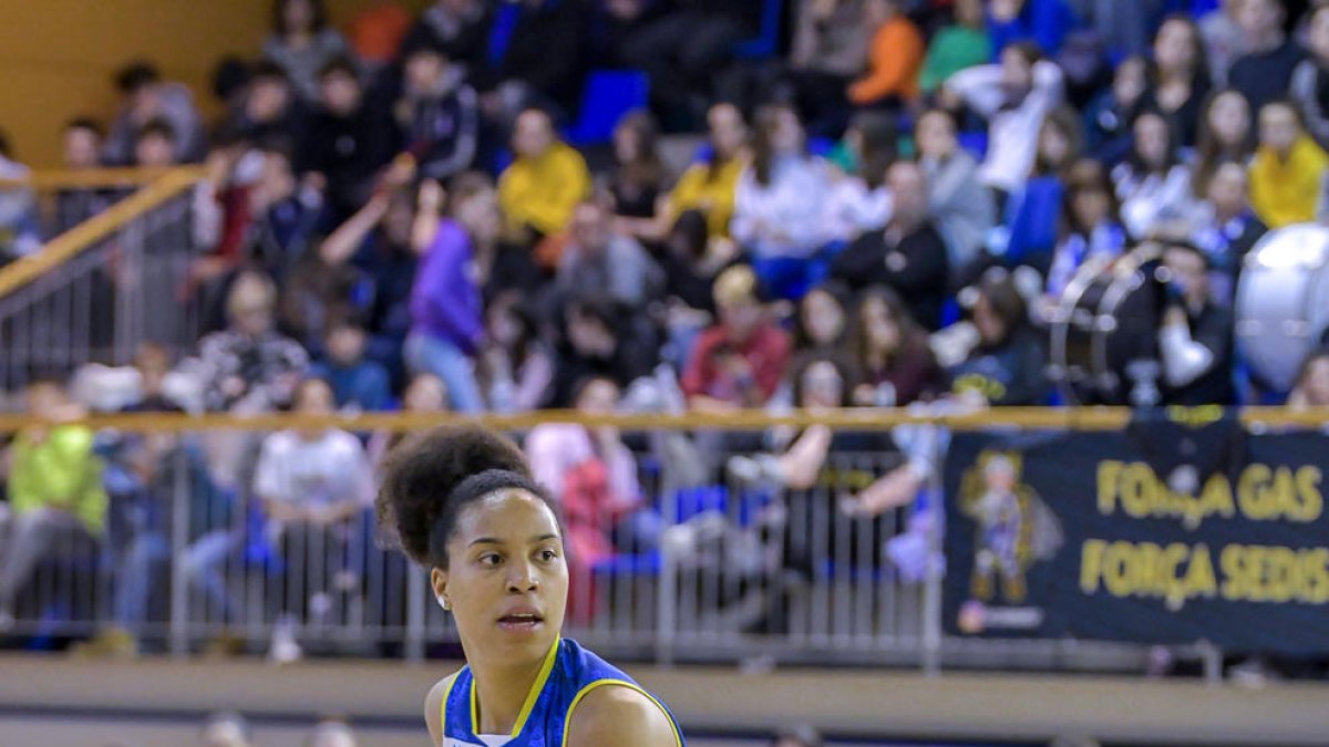 Tinara Moore durante su último partido con el Cadí La Seu.