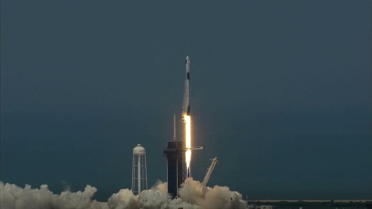 Moment de l’enlairament del coet ‘Falcon 9’, de la companyia privada nord-americana SpaceX.