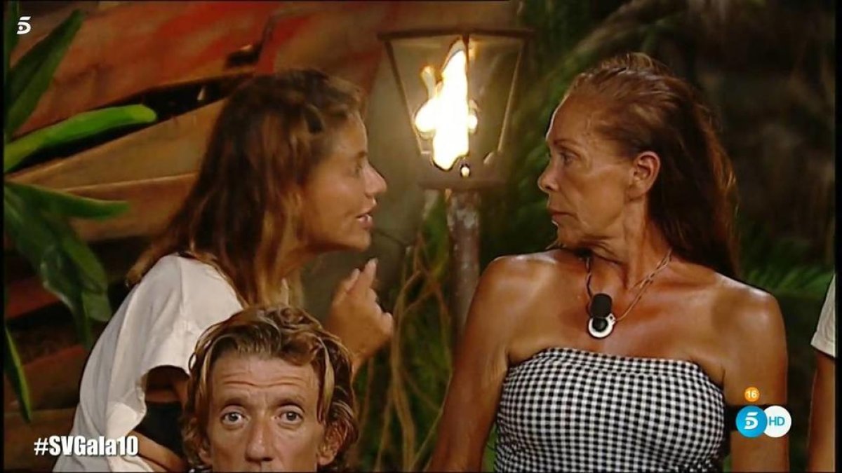 La discusión de Mónica Hoyos y Pantoja.