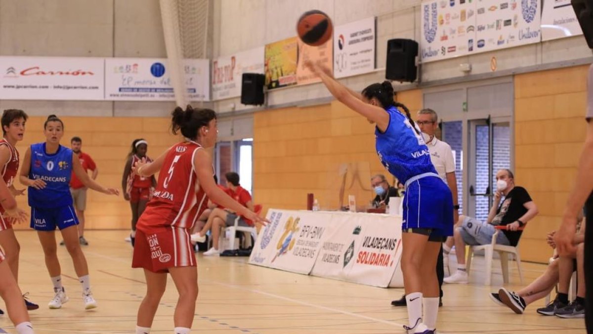 El CB Lleida va debutar a la Lliga amb una derrota a Viladecans.