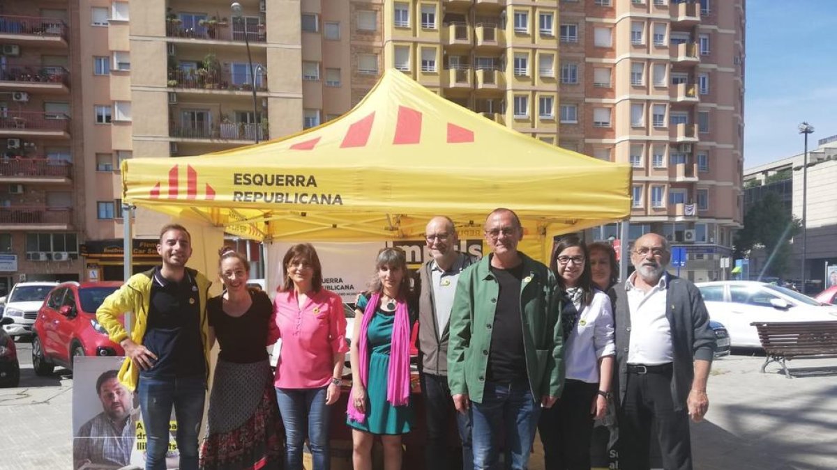 Miquel Pueyo fent campanya ahir a Lleida.