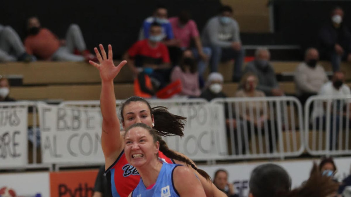 Paula Strautmane durante el partido del sábado en Bembibre.