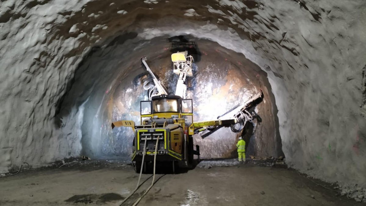 Imagen del interior del túnel de Tres Ponts, que ya está perforado en un 50%.