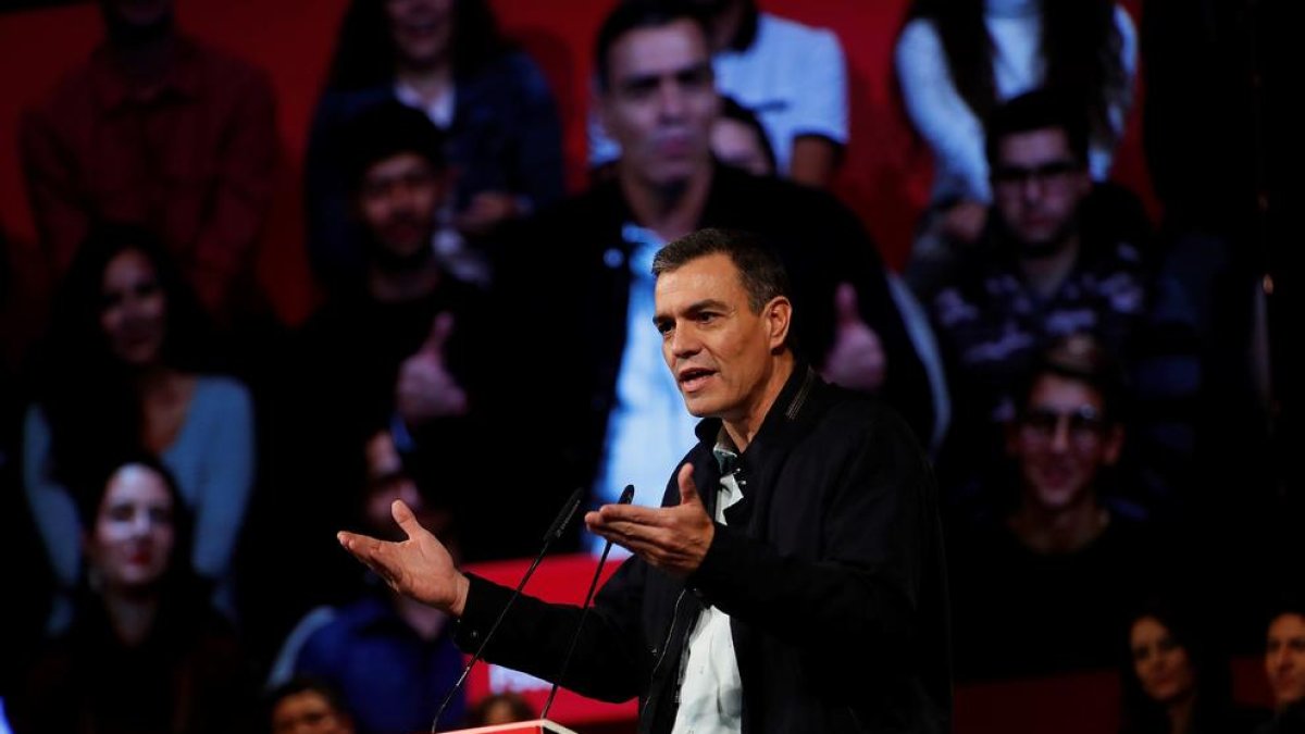 El presidente en funciones, Pedro Sánchez, ayer en Tenerife.