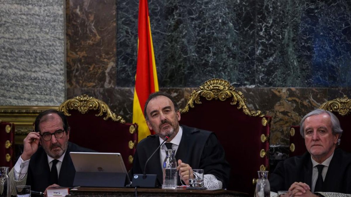 El juez Marchena abre el turno de los testigos pidiendo que no opinen