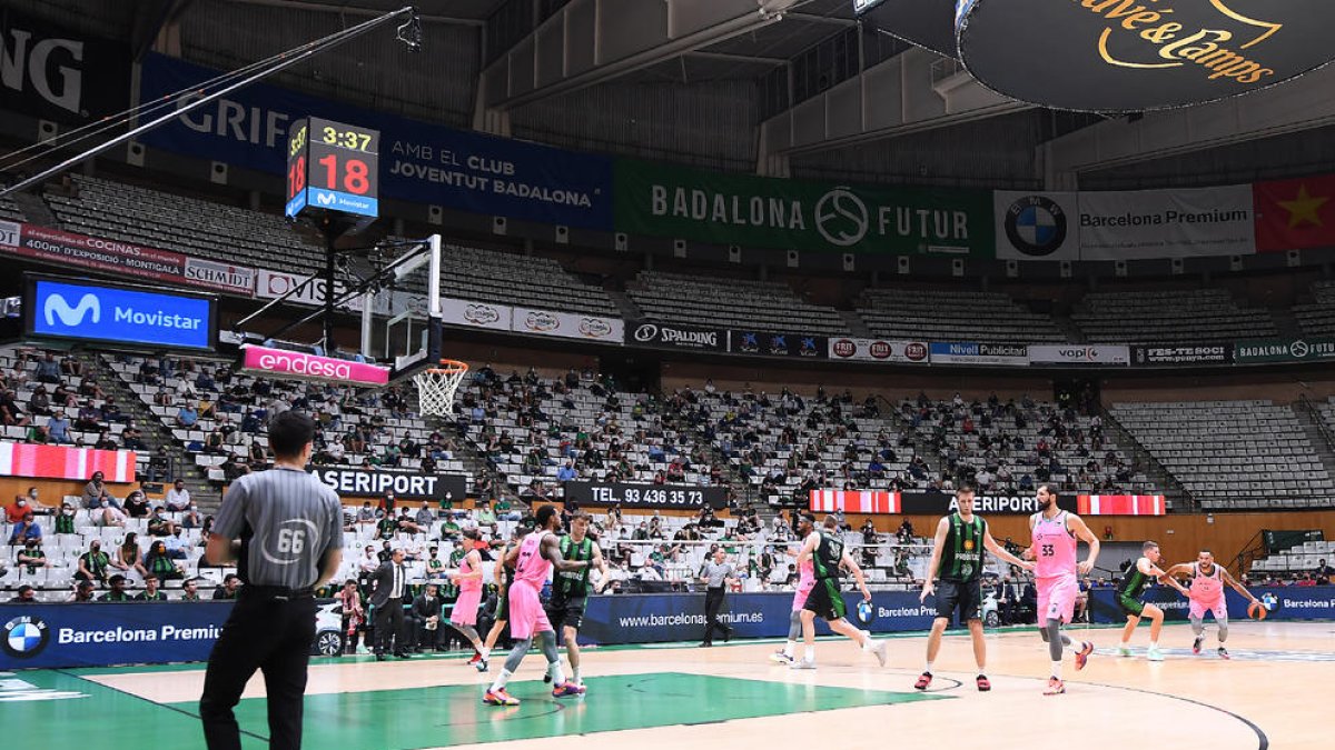 El público también regresó ayer al Olímpic de Badalona con la asistencia de un millar de espectadores.