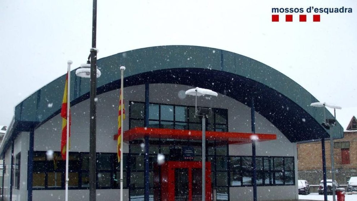 Imagen de la comisaría de los Mossos en Sort.
