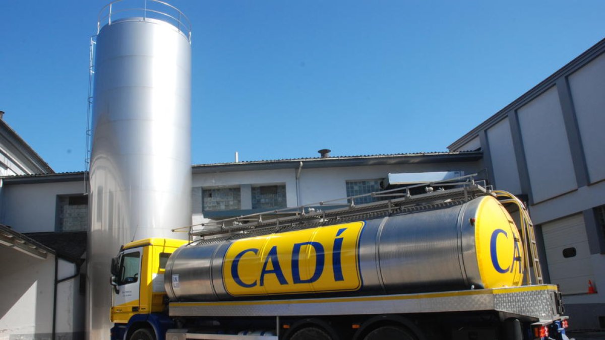 Camió de la Cooperativa del Cadí a les instal·lacions de la Seu d’Urgell.