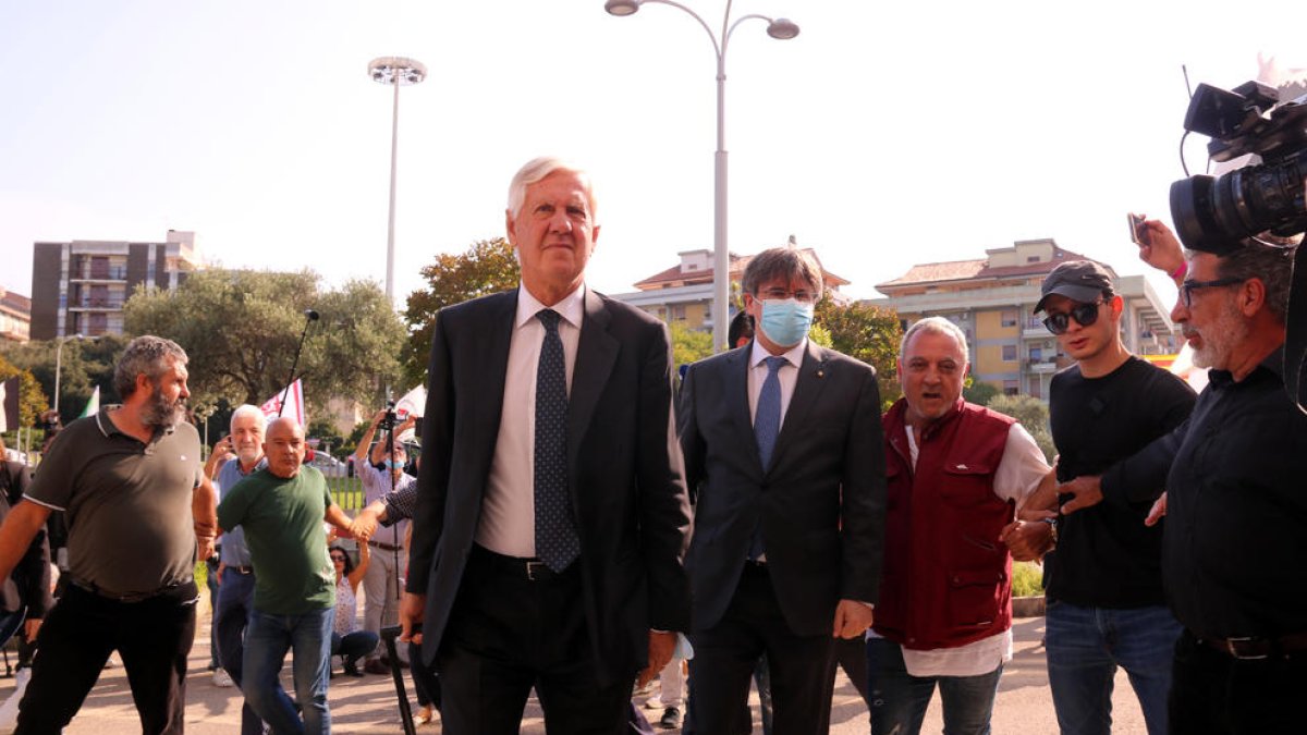L'expresident Carles Puigdemont a la seva arribada al Tribunal d'Apel·lació de Sàsser.