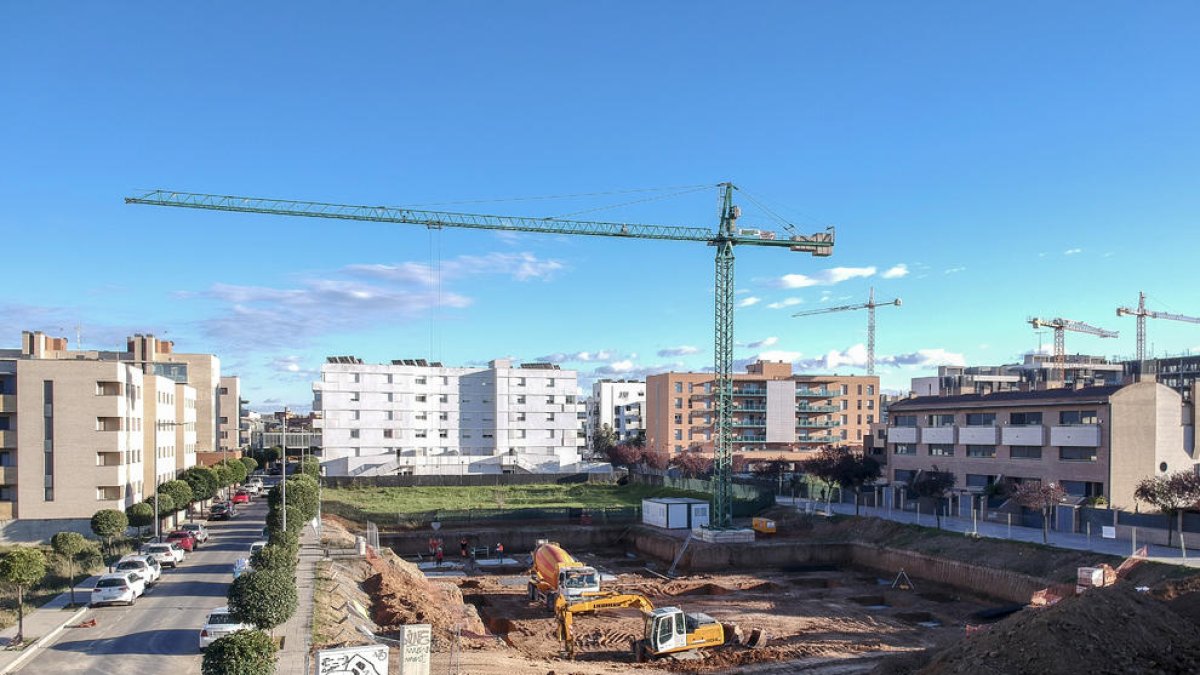 Imagen de archivo de una zona en construcción en el barrio de Pardinyes en Lleida.