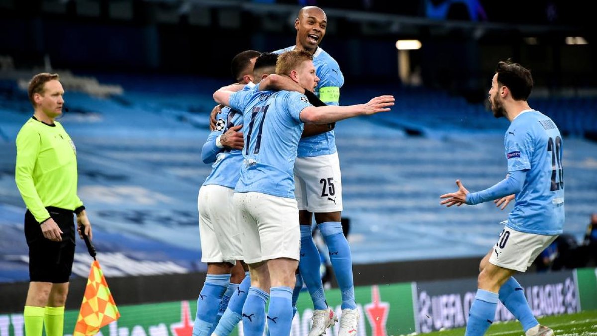 Jugadors del Manchester City celebren un dels gols que certificaven el pas a la final.