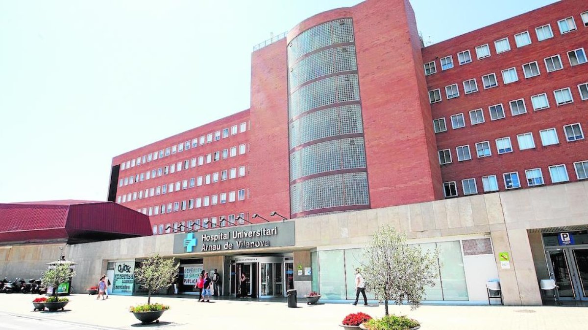 Imatge d’arxiu de la façana de l’hospital Arnau de Vilanova de Lleida.