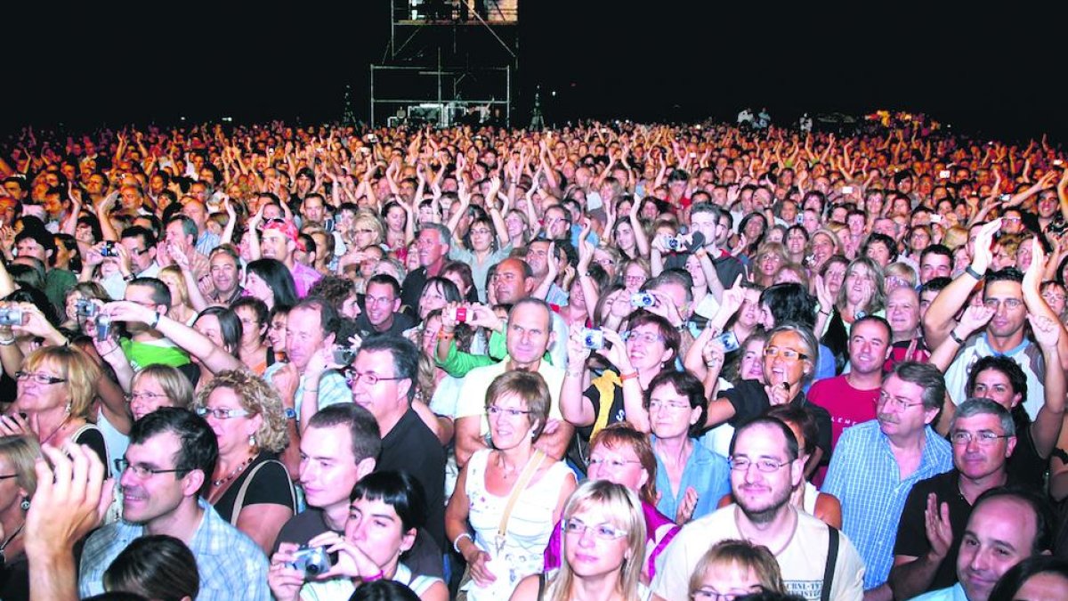 Más de 7.000 personas no se perdieron la gira de Serrat y Sabina, en septiembre de 2007 en Gardeny.