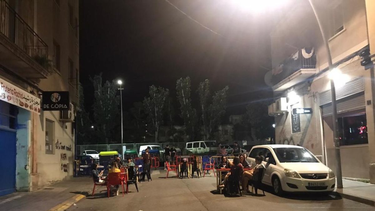 ‘Pubs’ instalaron terrazas en la calle Bonaire de Lleida en junio.