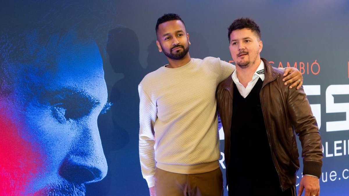 El hermano de Messi, Rodrigo (der.), en la presentación del show.