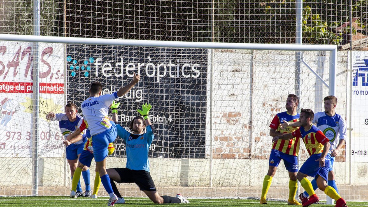 Oscar Areny, del Ponts, marcó un doblete en la jornada ocho.