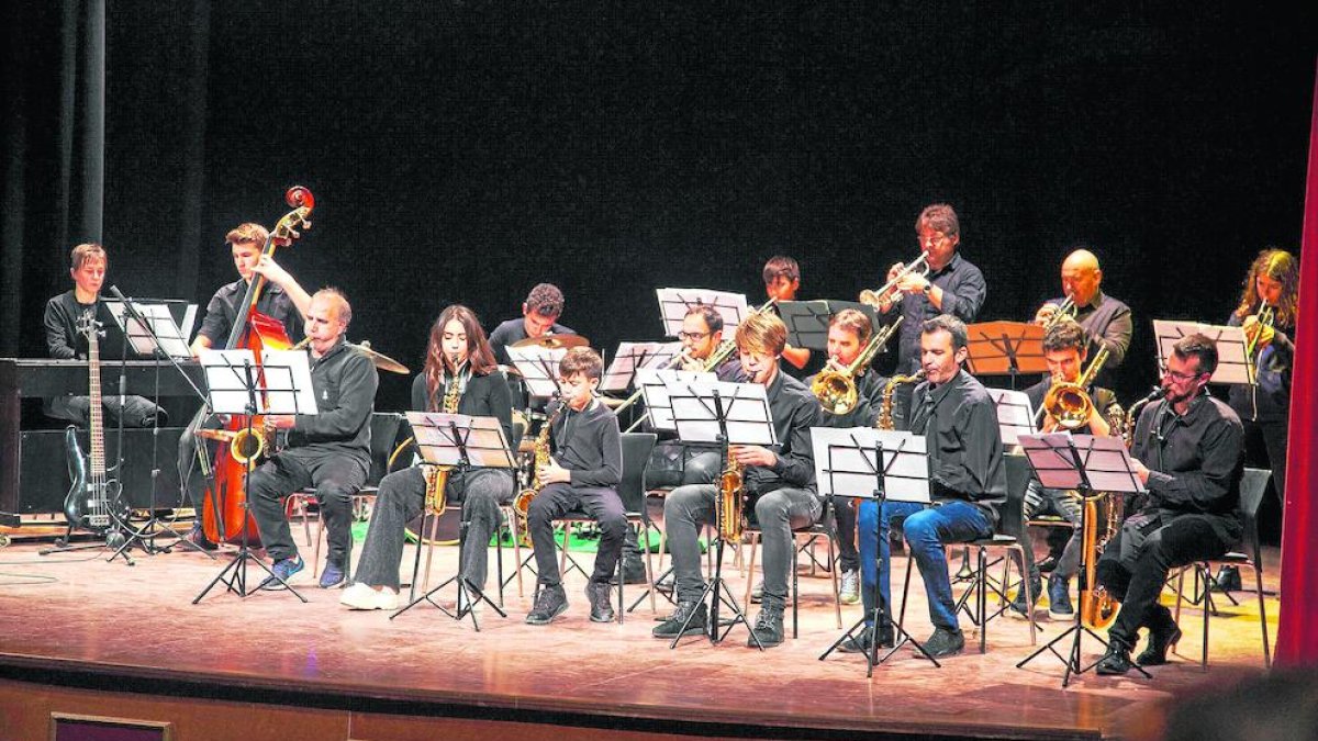 La Big Band de l’Escola Municipal de Música d’Agramunt (EMMA) es va estrenar dimecres.