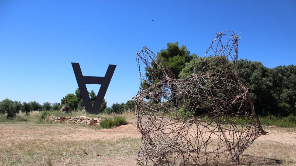 ‘Refugi’, de Erik Schmitz, obra iniciada el año pasado, se incorporará el día 16 a la Vinya dels Artistes.