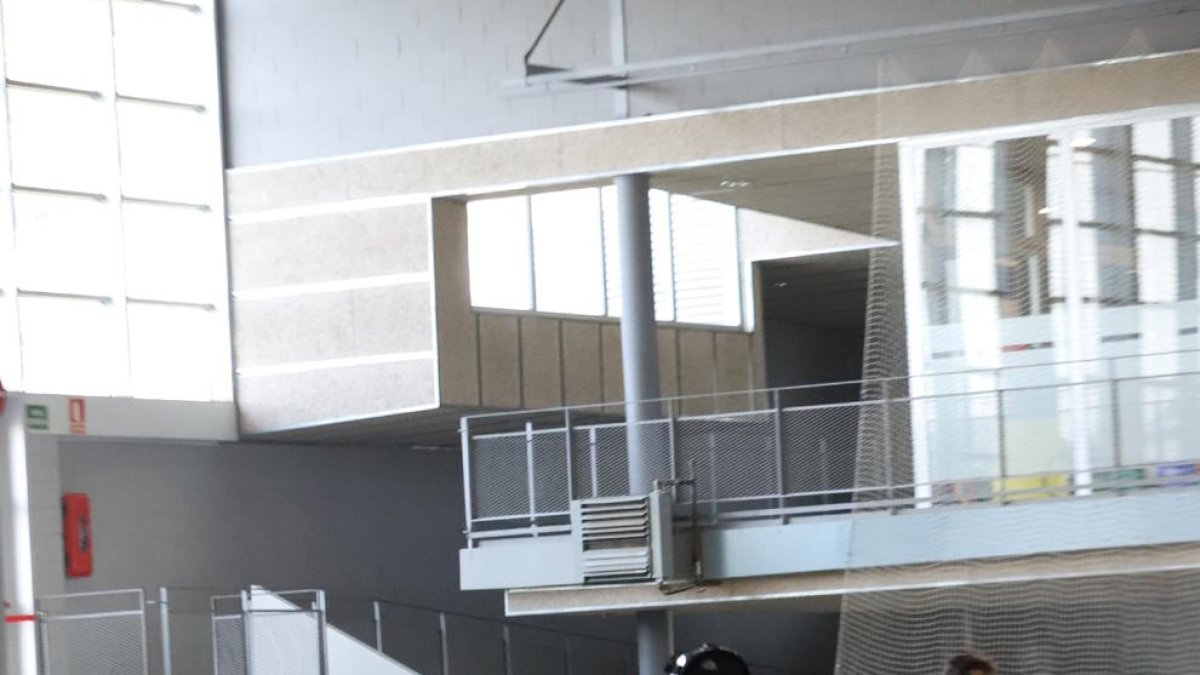 Los dos clubes sellaron ayer el acuerdo en el pabellón de Alpicat.