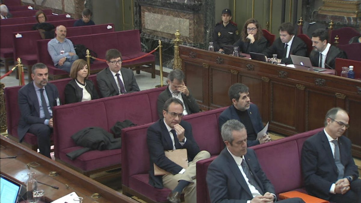 Dos agents relaten un incident a Lleida: 