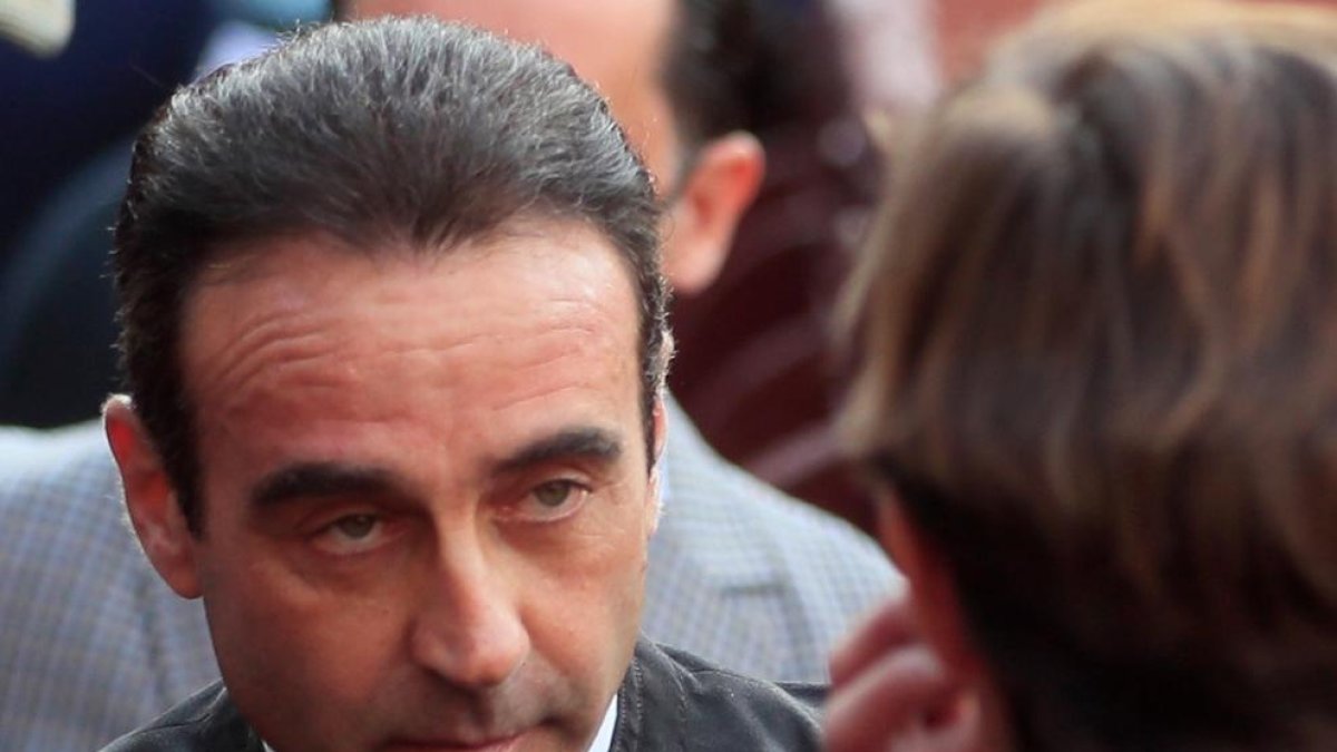 Ponce toreó en Las Ventas con una chaqueta con botones de la cara de Franco