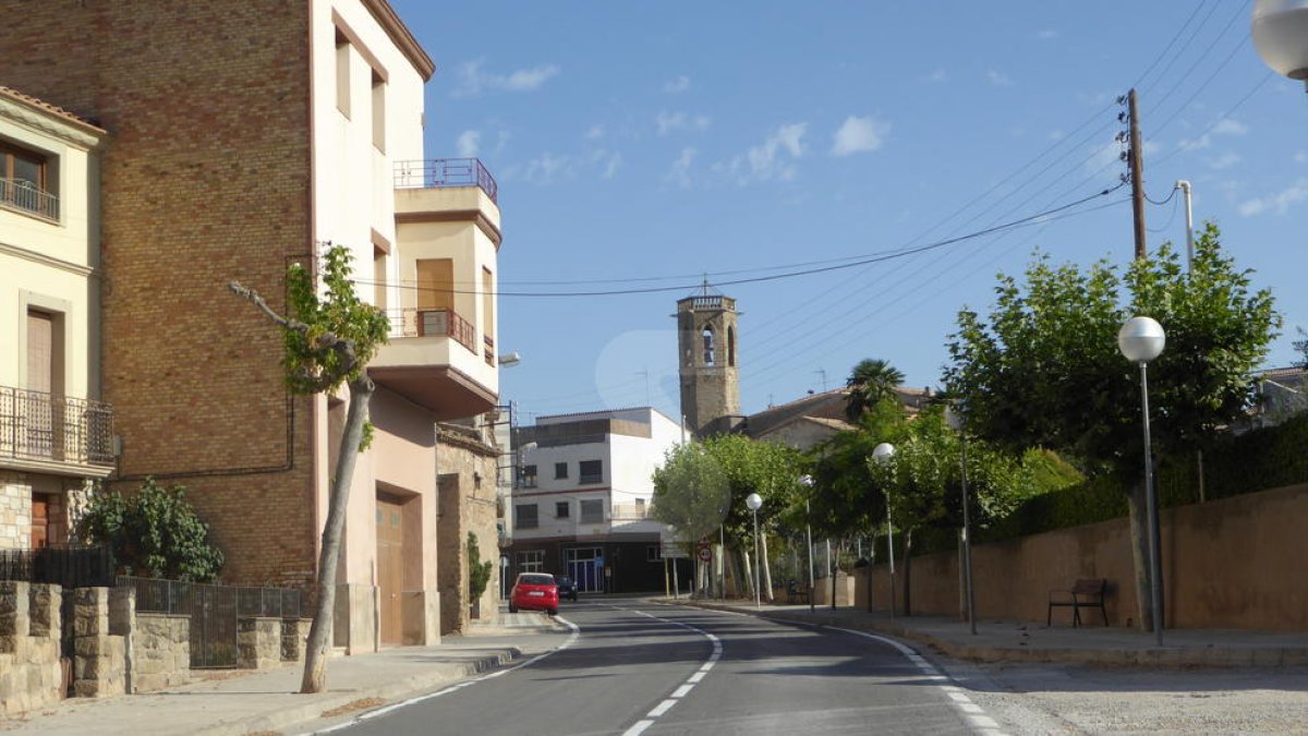 Un incendi crema les golfes d'una casa a Castellserà