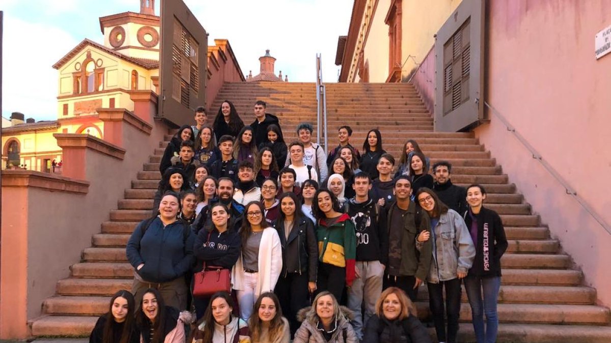 Imagen de grupo de los estudiantes de Bachillerato de la EASD Ondara de Tàrrega.