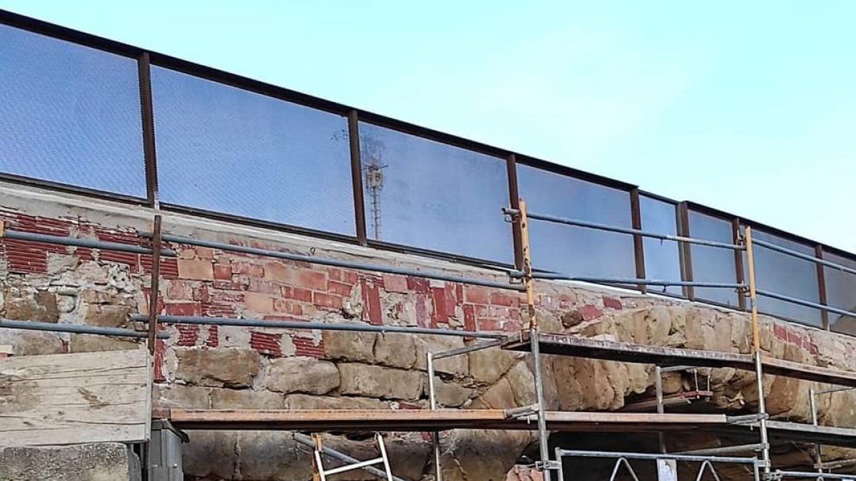 Las obras cuestionadas en el puente medieval de Alfarràs.