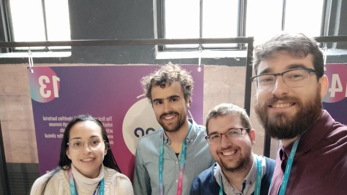 Guerrero  (a la derecha ) con Enric Hernandez, Erika Paola Plata y Joan Vieyra, de Loop Diagnostics.