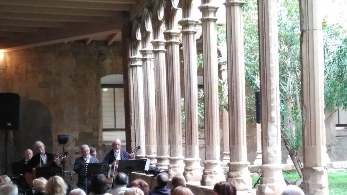 Imatge de l’acte per a la gent gran que va organitzar ahir Junts per Balaguer.