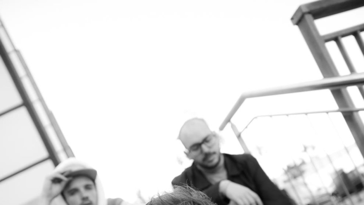 Yung Rajola, amb dos col·laboradors, el Sr. Chen i El Noi de Tona.