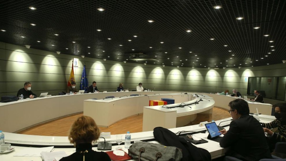 El ministerio de Trabajo acogió ayer la reunión en su sede.