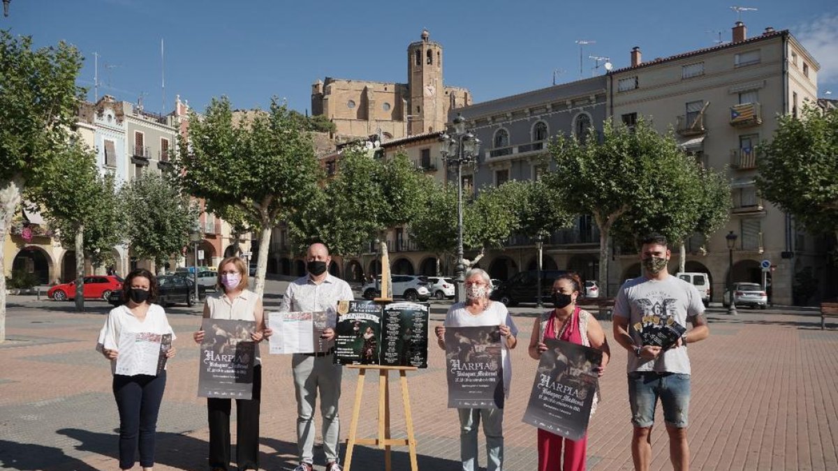 Membres de la Paeria de Balaguer, durant la presentació del programa de l’Harpia de Balaguer.