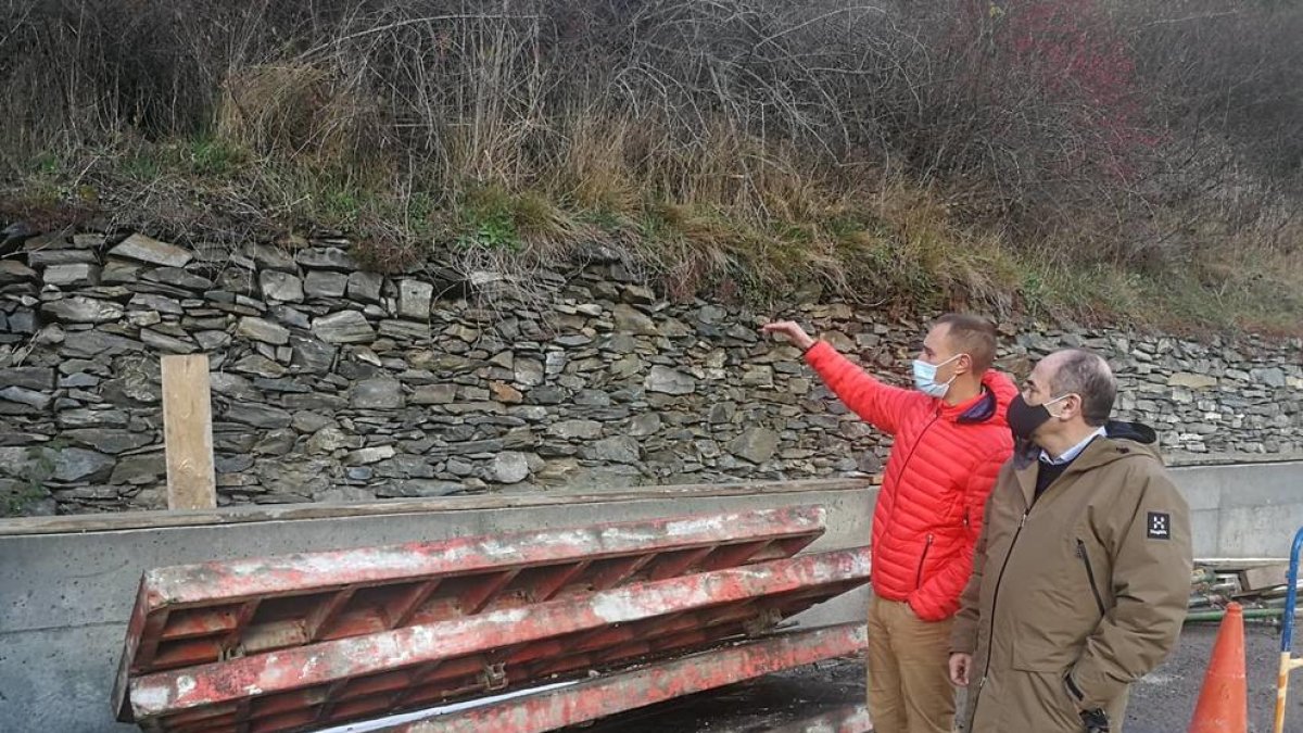 Mejoras en las calles del centro - El consistorio de Vielha también ha finalizado las obras de urbanización de las calles Sentin, Sant Nicolau y Marrec de Vielha. En esta intervención se ha utilizado un nuevo empedrado para el firme y se ha me ...