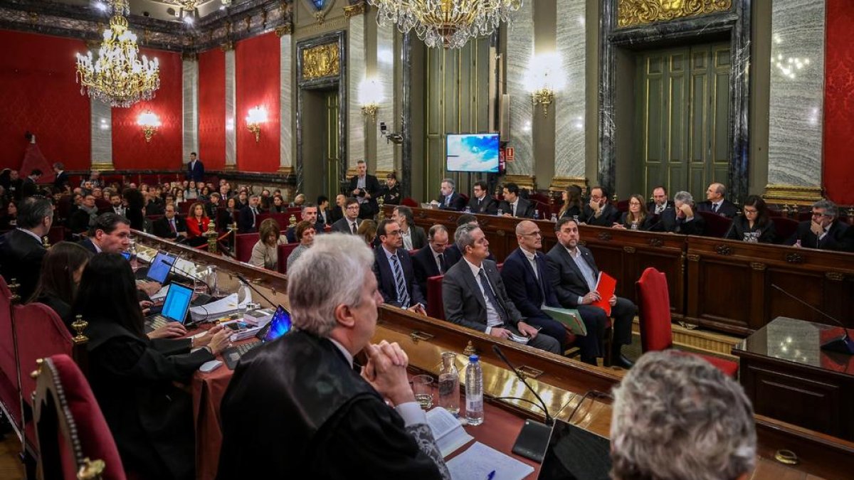 Els condemnats per l’1-O al judici, des del grup de la Fiscalia, l’Advocacia de l’Estat i Vox.