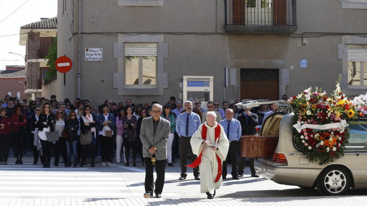 Moment de l’arribada del fèretre a l’església de Bellvís.