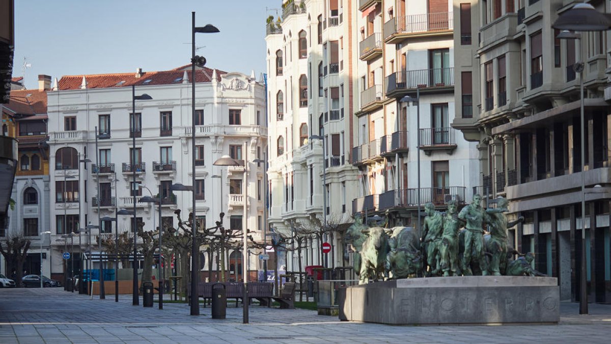 Carrers buits ahir a Pamplona.