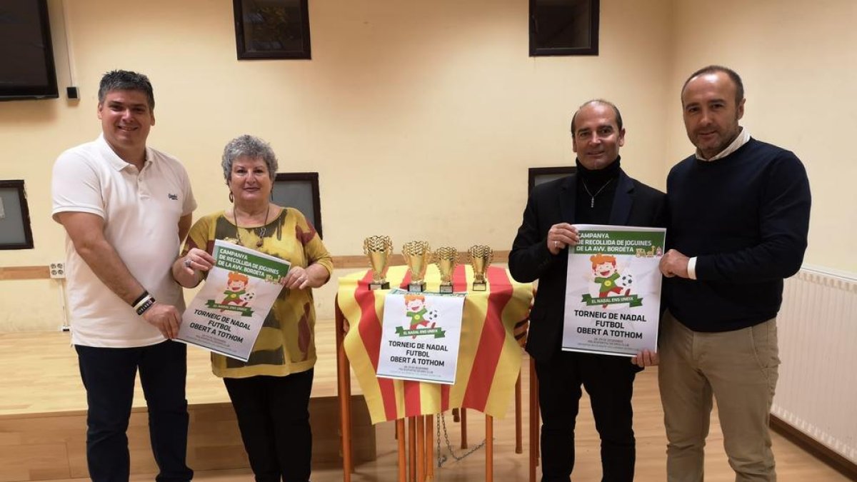 Organitzadors i col·laboradors, ahir durant la presentació.