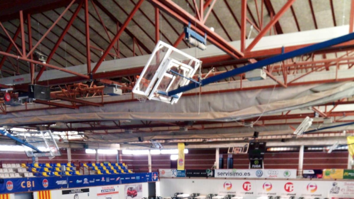 Pavelló de les Comes d’Igualada, reconvertit a hospital, ahir.