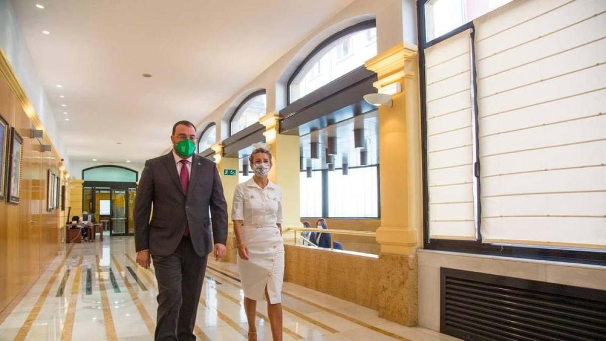 Díaz, en paral·lel a la reunió sobre l’SMI, va tenir una reunió amb Adrián Barbón, president asturià.