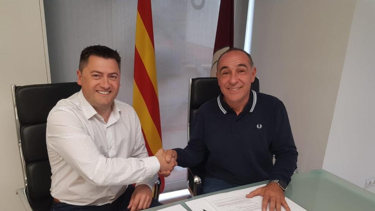 Imatge d’arxiu de Janés (esq.) i Ezquerra, quan van firmar el pacte de govern el maig del 2019.