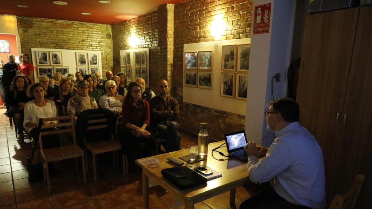 Fotos de Centelles del bombardeo de Lleida, en el Ateneu La Baula