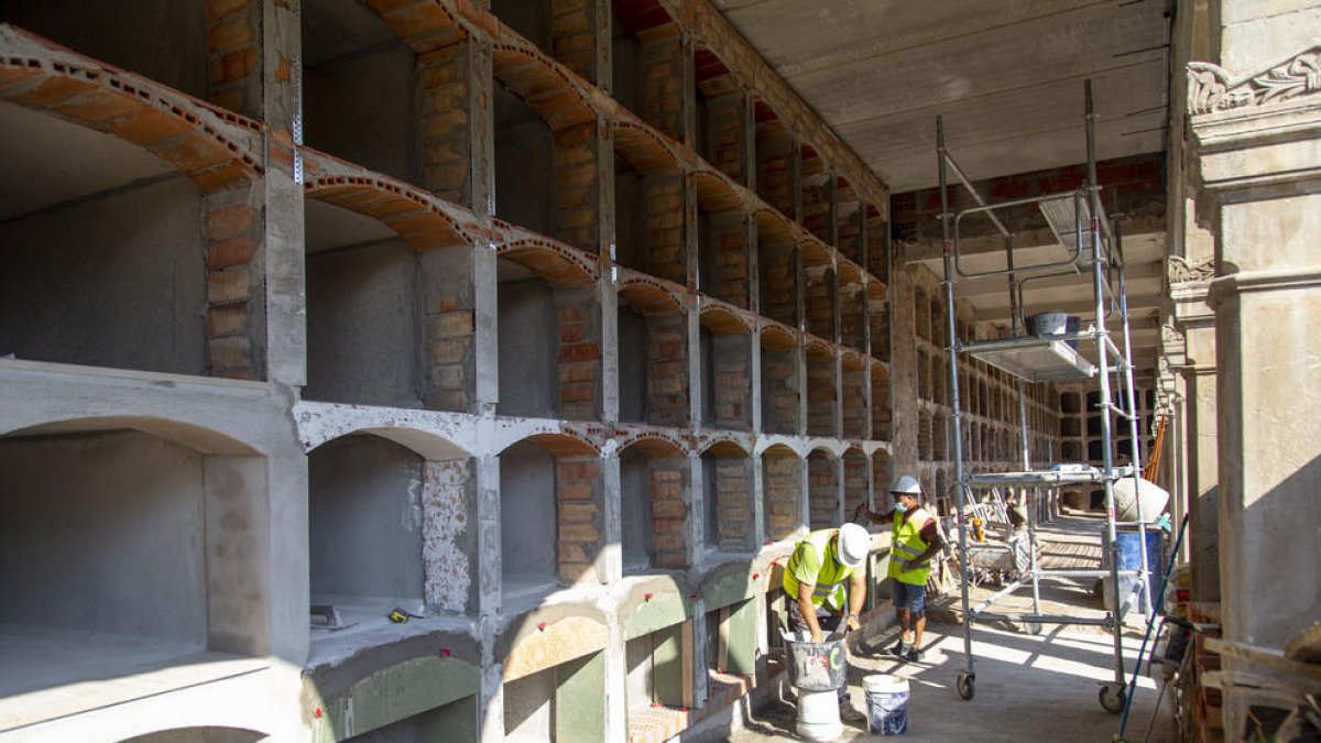 El cementiri tindrà més nínxols rehabilitats i columbaris